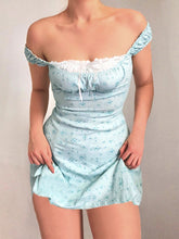 Minivestido floral con paneles de encaje